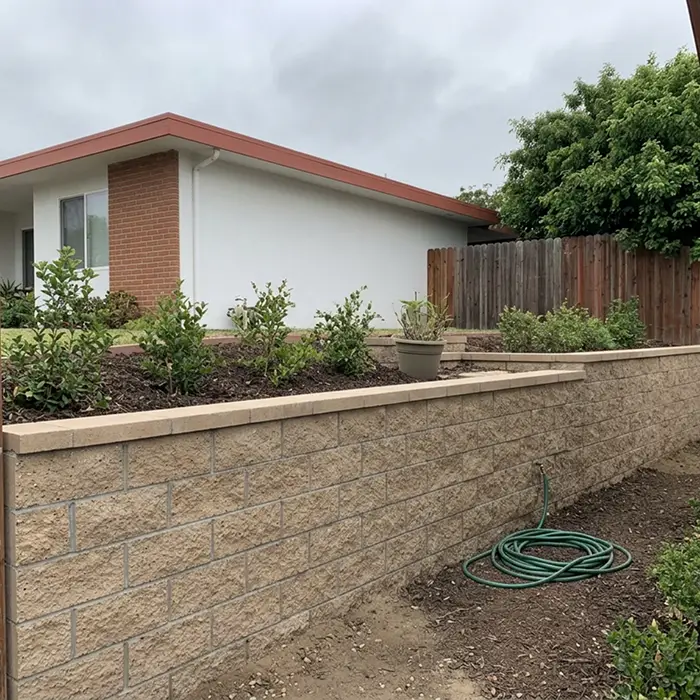 Reinforced CMU block retaining wall